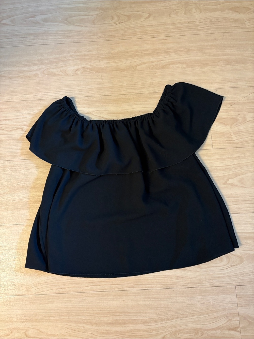 Wilfred Black Off-Shoulder Ruffle Crop Top